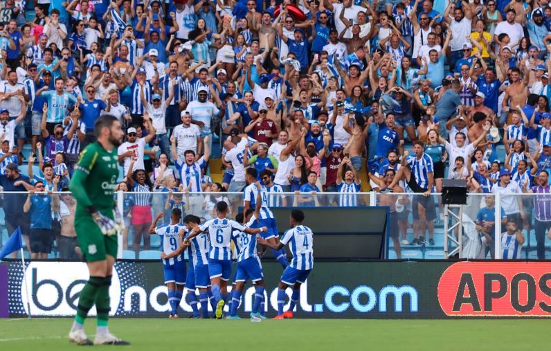 Catarinense: Após violência em Avaí x Figueirense, PM sugere torcida única em clássicos