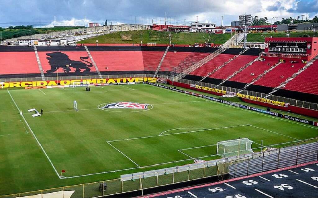 Bar da torcida organizada do Vitória pega fogo e quase alastra até o Barradão