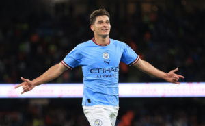 Argentino Julián Álvarez renova com Manchester City até 2028