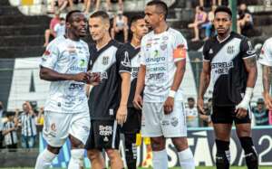 Comercial 1 x 1 Ponte Preta - Macaca tem dois expulsos, mas segura empate