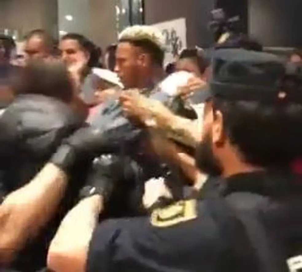 Federação do Peru defende jogadores e lamenta confusão com polícia na Espanha