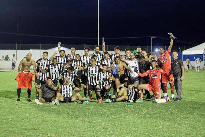 Com muita emoção, Botafogo conquistou vaga nas semifinais do Paraibano (Foto: Cristiano Santos / Botafogo-PB)