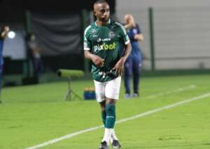 Santos negocia com meia do Goiás, destaque no Brasileirão de 2022