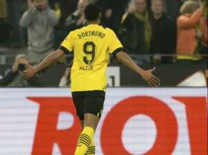 ALEMÃO: Borussia Dortmund massacra Colônia e assume a liderança provisória