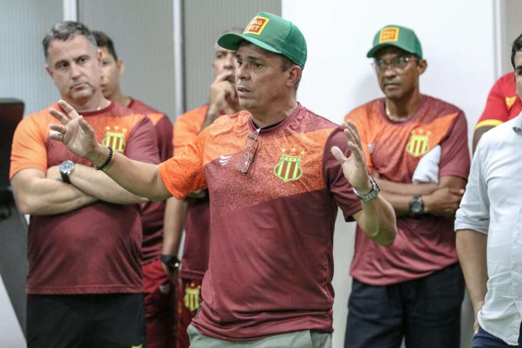 Recém-chegado, Evaristo Piza comanda o Sampaio Corrêa na Copa do Nordeste