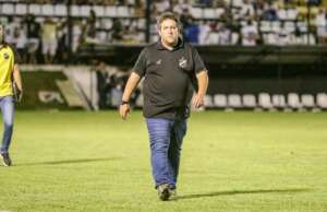 Fernando Marchiori é exaltado após ABC passar pelo Vasco na Copa do Brasil