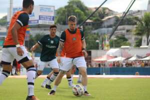 Catarinense: Nas redes sociais, atacante expõe atraso salarial no Figueirense