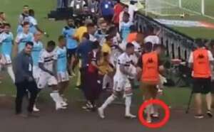 Fotógrafo que deu 'passa pé' em Galoppo é suspenso pela FPF