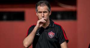 Léo Condé fica feliz com o Vitória mesmo após empate no clássico