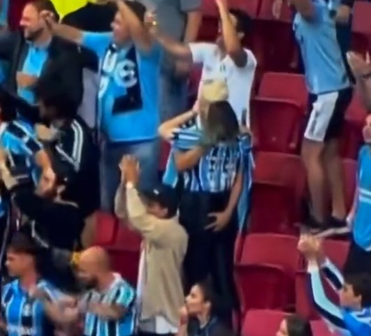 Teve traição? Saiba quem é o casal ‘beijoqueiro’ que viralizou no jogo do Grêmio