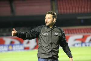 Paulistão: Mesmo com rebaixamento, Ferroviária vai manter Elano para a Série D