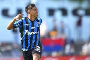 Atacante na mira do Barcelona quer ficar e pode ir para o Flamengo