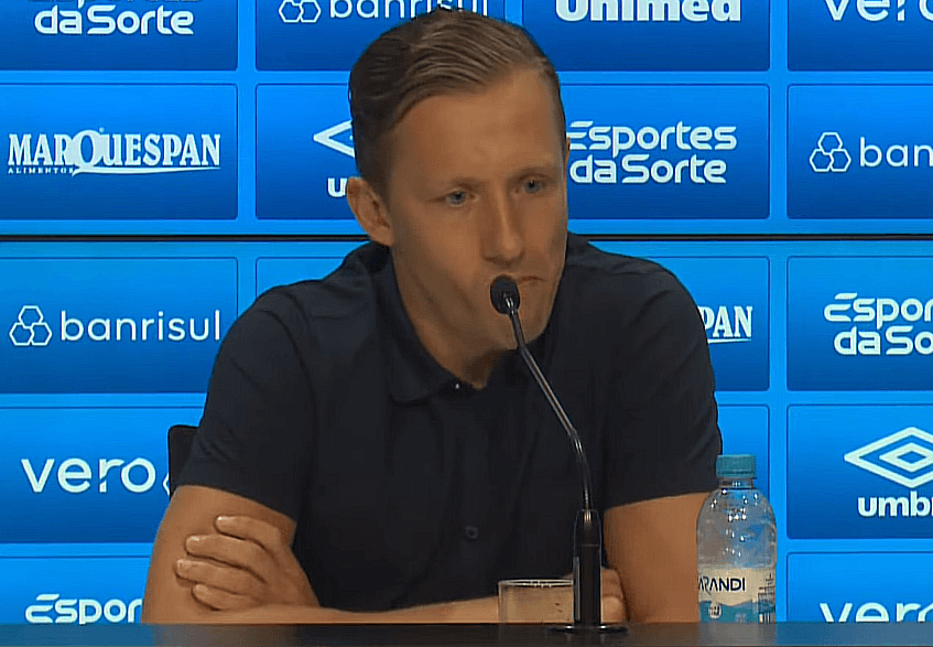 Lucas Leiva se aposenta no Grêmio por grave problema cardiológico