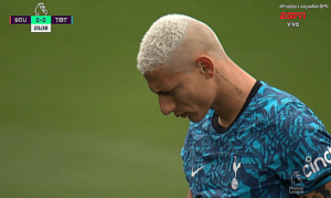 Inglês: Richarlison sente e deixa Tottenham aos três minutos
