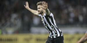 RB Bragantino ultrapassa rivais e vence corrida por Eduardo Sasha