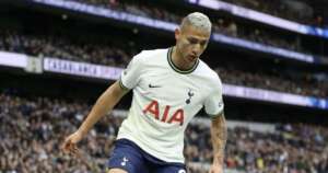 Inglês: Richarlison nega ter participado de demissão de Conte: 'Não fui líder de motim'