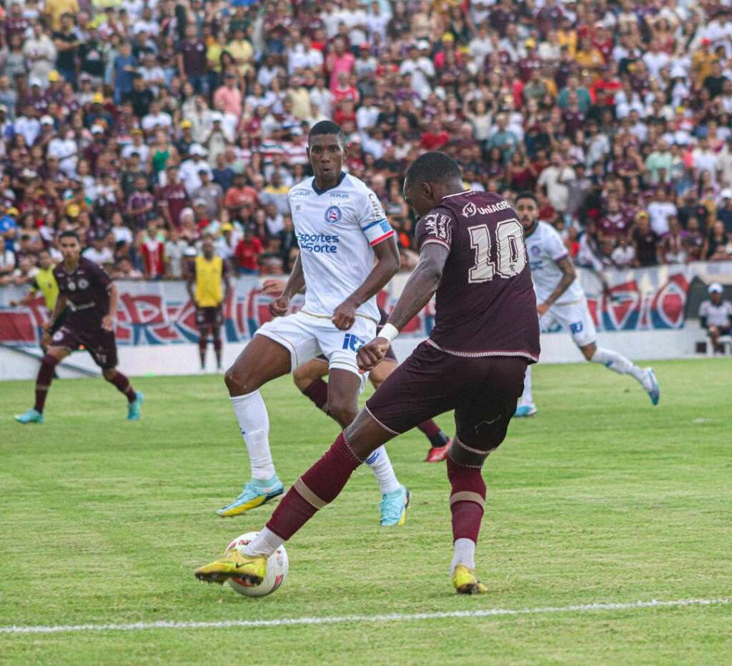 Jacuipense e Bahia empatam ida da final do Baiano (Foto: Jacuipense / Divulgação)