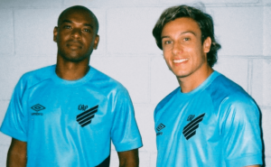 Paranaense: Athletico apresenta nova camisa em homenagem a Sul-Americana de 2021