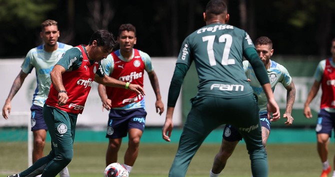 Abel Ferreira participou do rachão do Palmeiras antes da partida