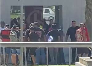 Carioca: Torcida do Flamengo faz protesto no Ninho do Urubu