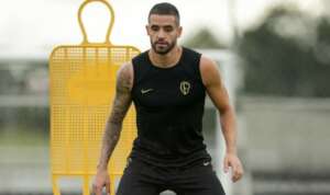 Corinthians prepara volta de Renato Augusto visando estreia na Libertadores