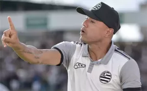 Mineiro: Pouso Alegre confirma Roger Silva para a Série C