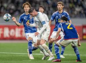 Uruguai inicia novo ciclo empatando com o Japão; Equador perde e Colômbia empata