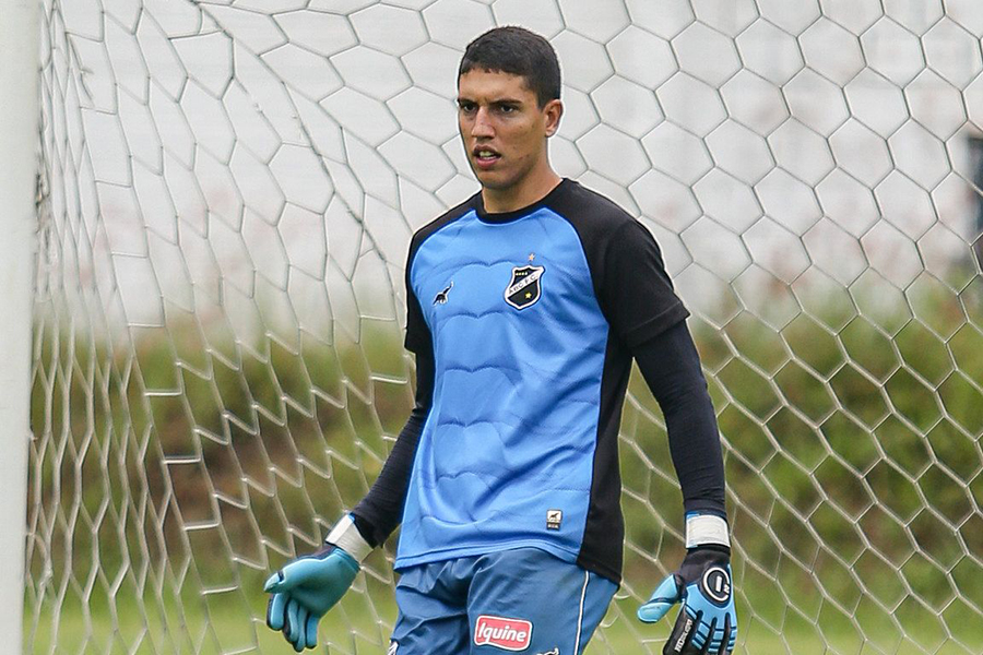 Série D: Caxias-RS busca goleiro do Atlético-GO após saída de Bruno Ferreira