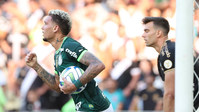 Palmeiras arranca empate com o Vasco em jogo animado no Maracanã