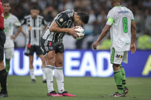 Mineiro: Artilheiro pelo 2º ano seguido, Hulk comemora 48º título do Atlético: 'Gratificante'