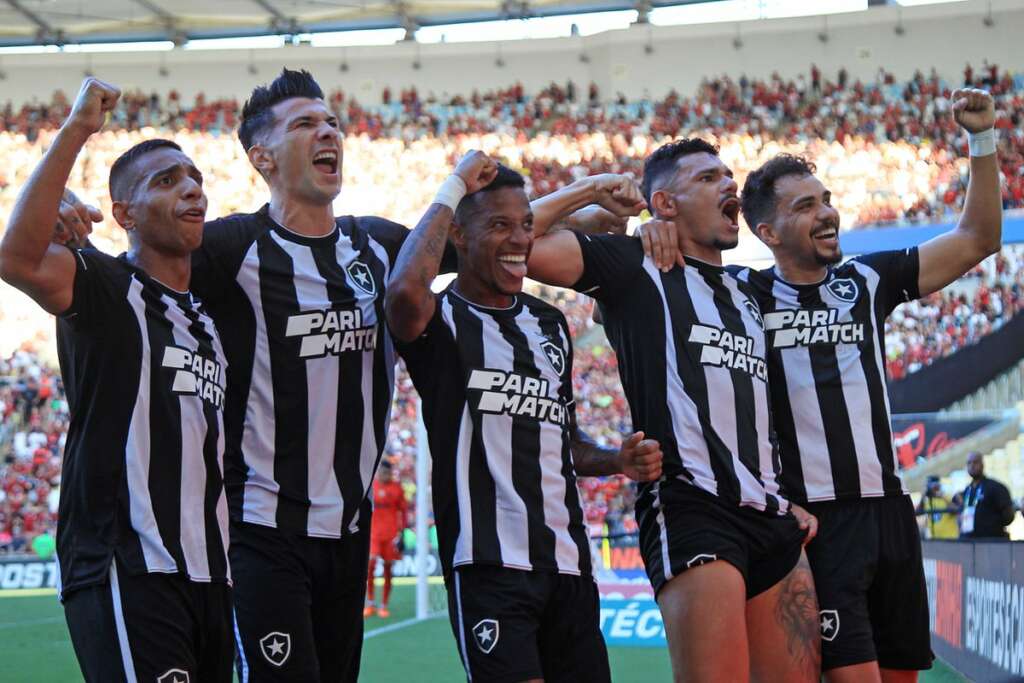 Com três jogadores cada, Flamengo e Botafogo lideram seleção da