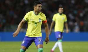 Brasil cai duas posições e Argentina lidera ranking da Fifa; França em 2º