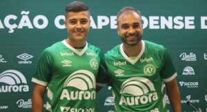 Série B: Chapecoense apresenta meias Gabriel Xavier e Maurício