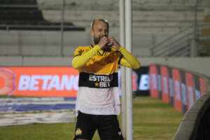 Ponte Preta 1 x 2 Criciúma - Tigre joga pressão na Macaca e é líder da Série B