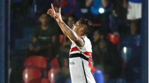 Erison viaja, mas desfalca São Paulo em treino e é dúvida contra Tolima