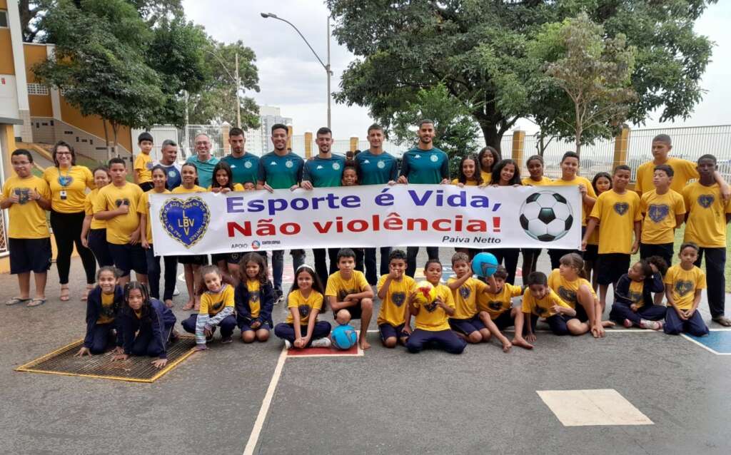 Goleiros do Guarani recebem homenagem da LBV