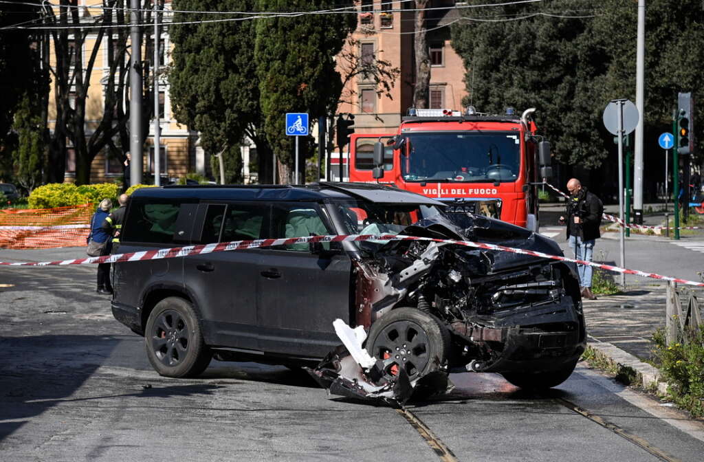 Italiano: Immobile, da Lazio, sofre fratura exposta na costela após acidente de carro grave em Roma