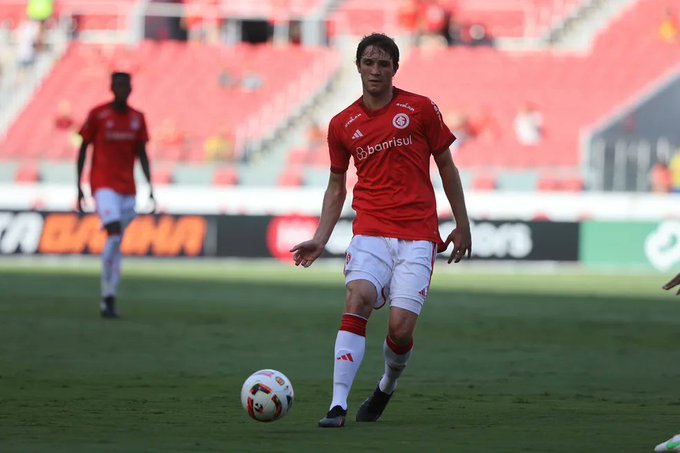 Após apenas cinco jogos, Internacional rescinde contrato lateral Mário Fernandes