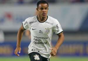 Pedro machuca tornozelo e vira um desfalque no Corinthians