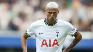 INGLÊS: Richarlison encerra jejum em jogo emocionante, mas Tottenham perde para o Liverpool