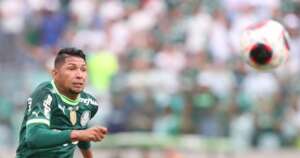 Rony agradece apoio de palmeirenses após cirurgia no antebraço: 'Espero voltar logo'