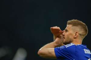 ALEMÃO: Schalke goleia Hertha Berlin em 'jogo dos desesperados' e deixa lanterna