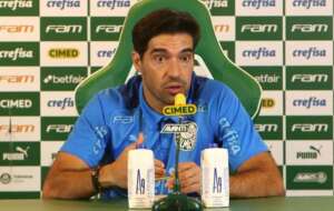 Abel Ferreira culpa imprensa por rotatividade de técnicos
