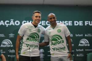 Série B: Chapecoense contrata atacantes Pablo Siles e Richard, este último ex-Ponte Preta