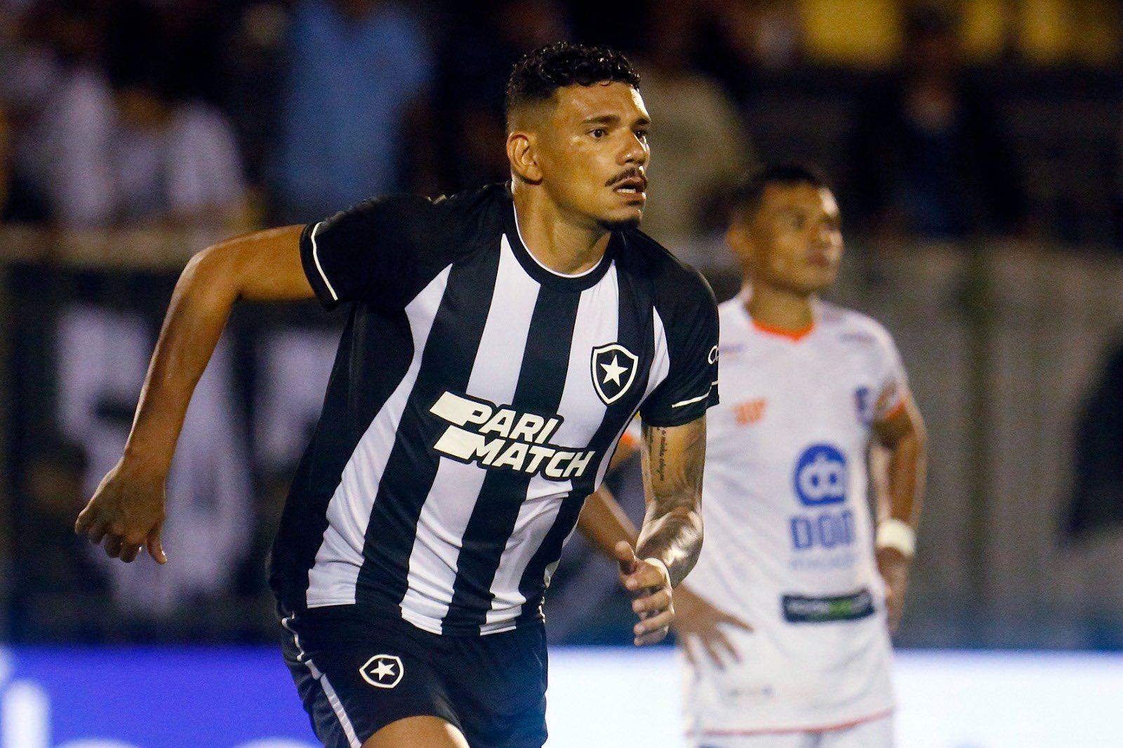 Botafogo sai na frente, mas perde de virada para o Brusque