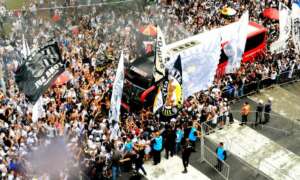 O último abraço da torcida antes do título da Ponte Preta
