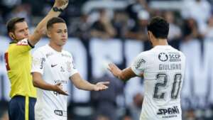 Libertadores: Giuliano está à disposição do Corinthians após lesão no olho