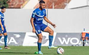 Série B: Lateral fratura o pé e vira desfalque no Avaí às vésperas da estreia