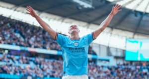 INGLÊS: Haaland brilha, Manchester City vence Leicester e joga pressão no líder Arsenal