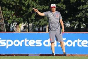 Claudinei Oliveira celebra 100% do Vila Nova: 